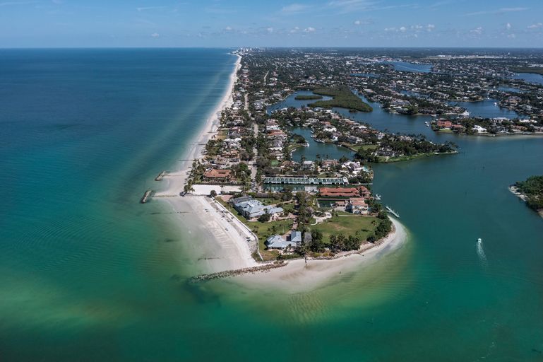 Aerial view of Gordon Pointe $295 million Florida estate showing nine-acre waterfront compound and luxury amenities