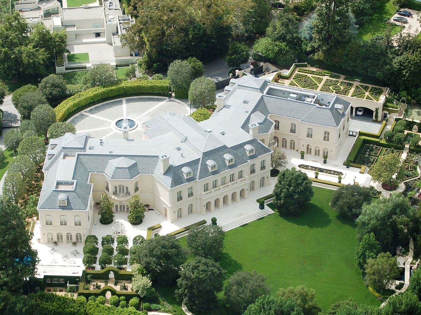 Inside the World's Most Luxurious Houses of