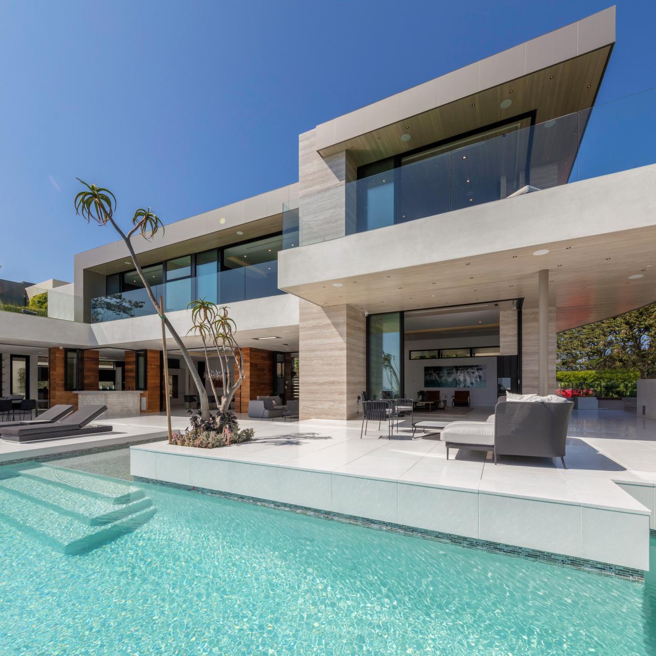 luxury infinity pool mansion