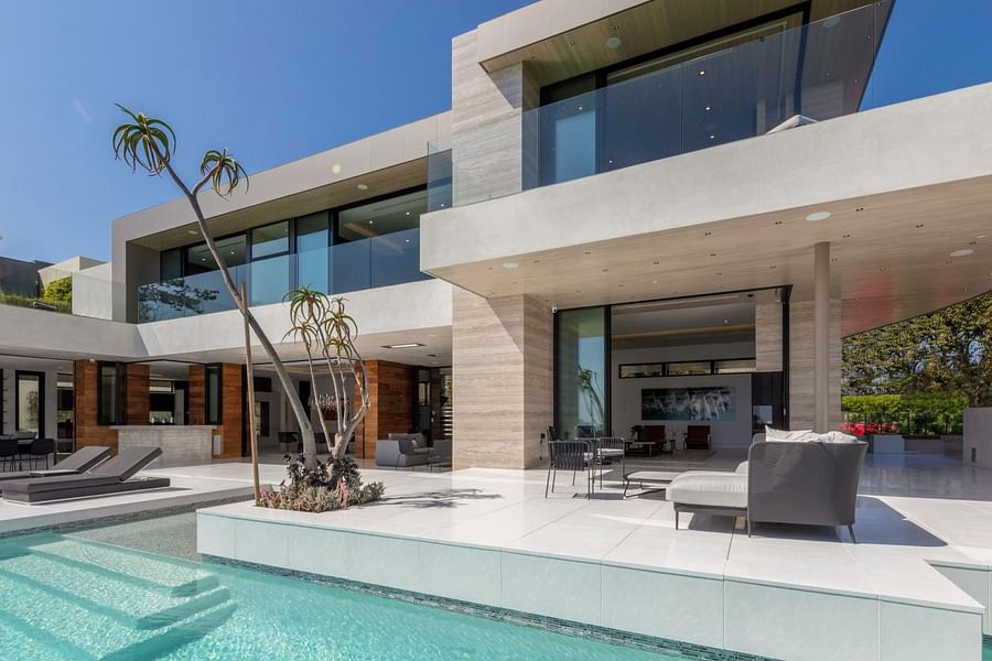 luxury infinity pool mansion