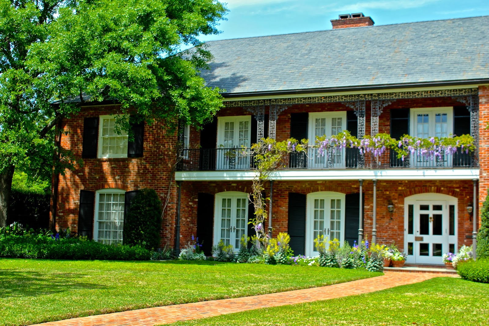 New Orleans mansion brick pathway