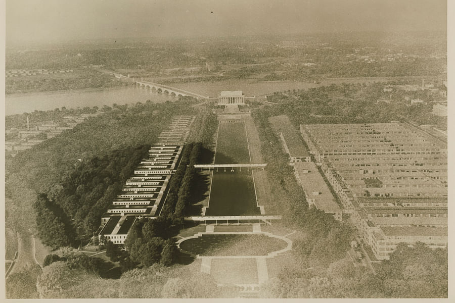 New Orleans mansion reflecting pool