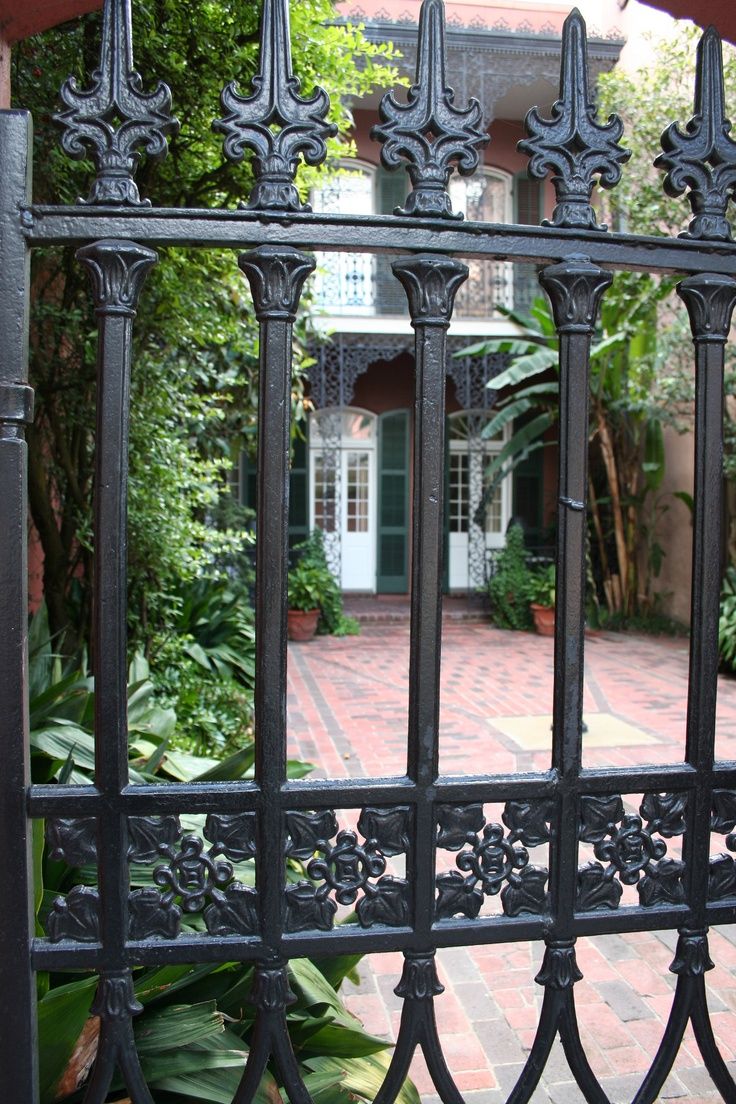 New Orleans mansion wrought ironwork