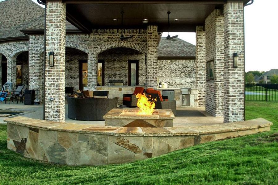 modern outdoor entertainment space in historic mansion