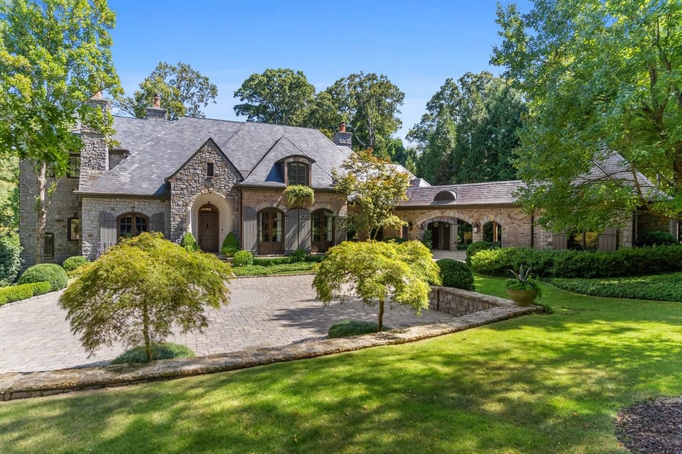 Luxury Living in the Heart of Georgia: A Tour of Atlanta’s Mansions