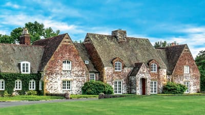 Pictures of Mansions: Visual Narratives of Opulence and Luxury