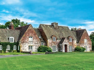 Pictures of Mansions: Visual Narratives of Opulence and Luxury